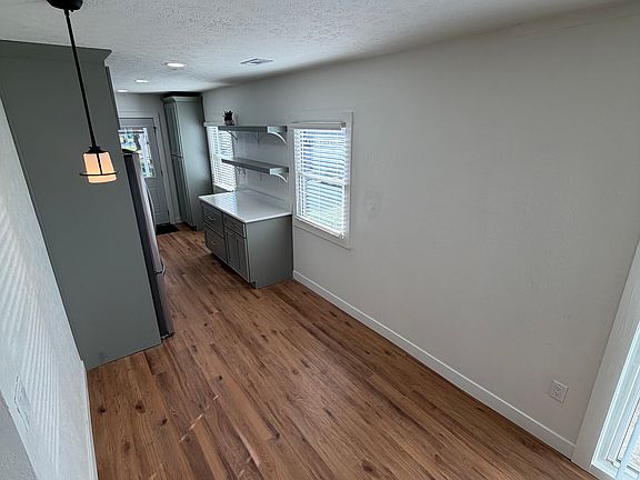 3rd image of 610 Brookfield Dr