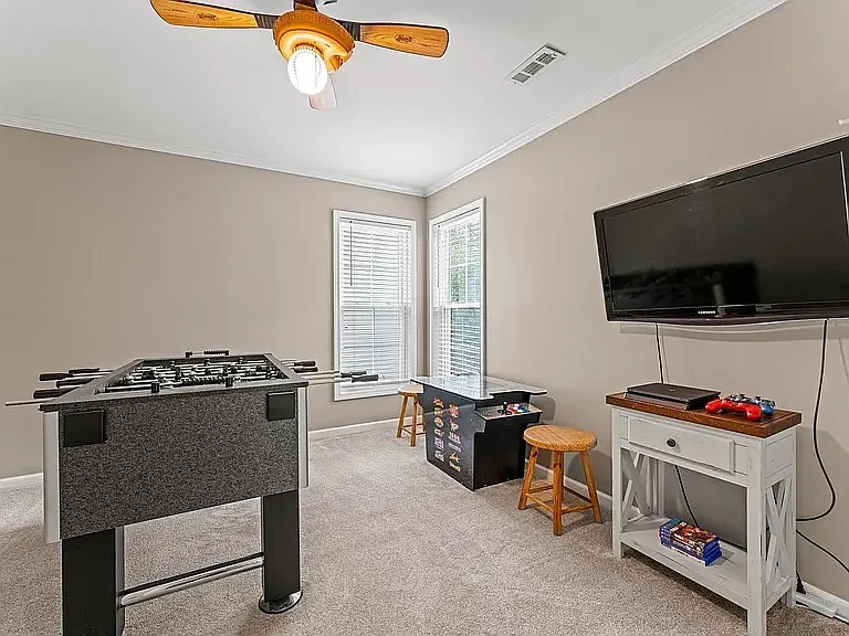 112 Bathurst Ln — Photo 27