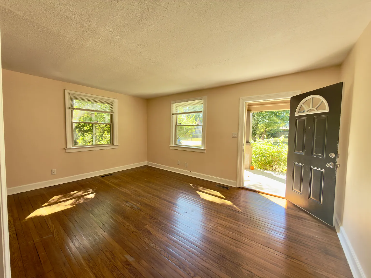 2 bed, 1050 sqft, $1,050 — Photo 2