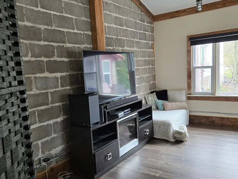 221 Main St S #B — Photo 6