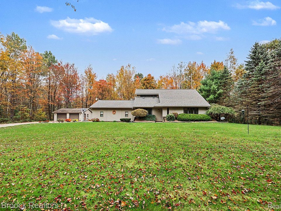 1st image of 2525 E Deckerville Rd