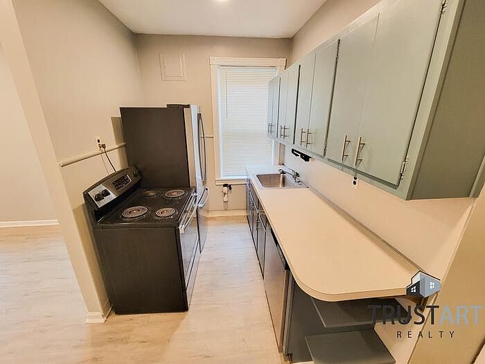 1st image of 518 Solly Ave Floor 1