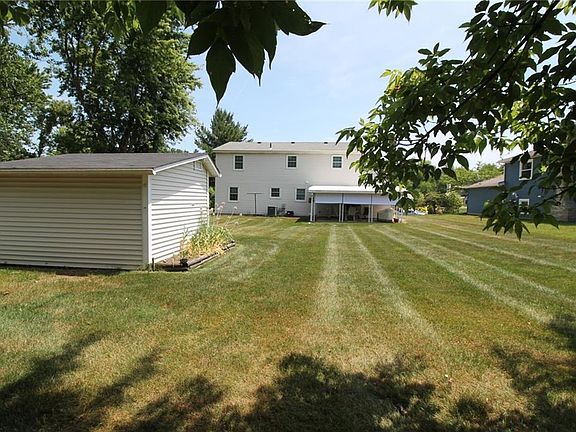3rd image of 394 Lyman Cir