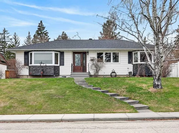 2023 E Glenwood Dr SW, Calgary, AB T3E 3Y7