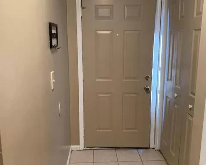 COMING IN UNIT. NICE DECOR