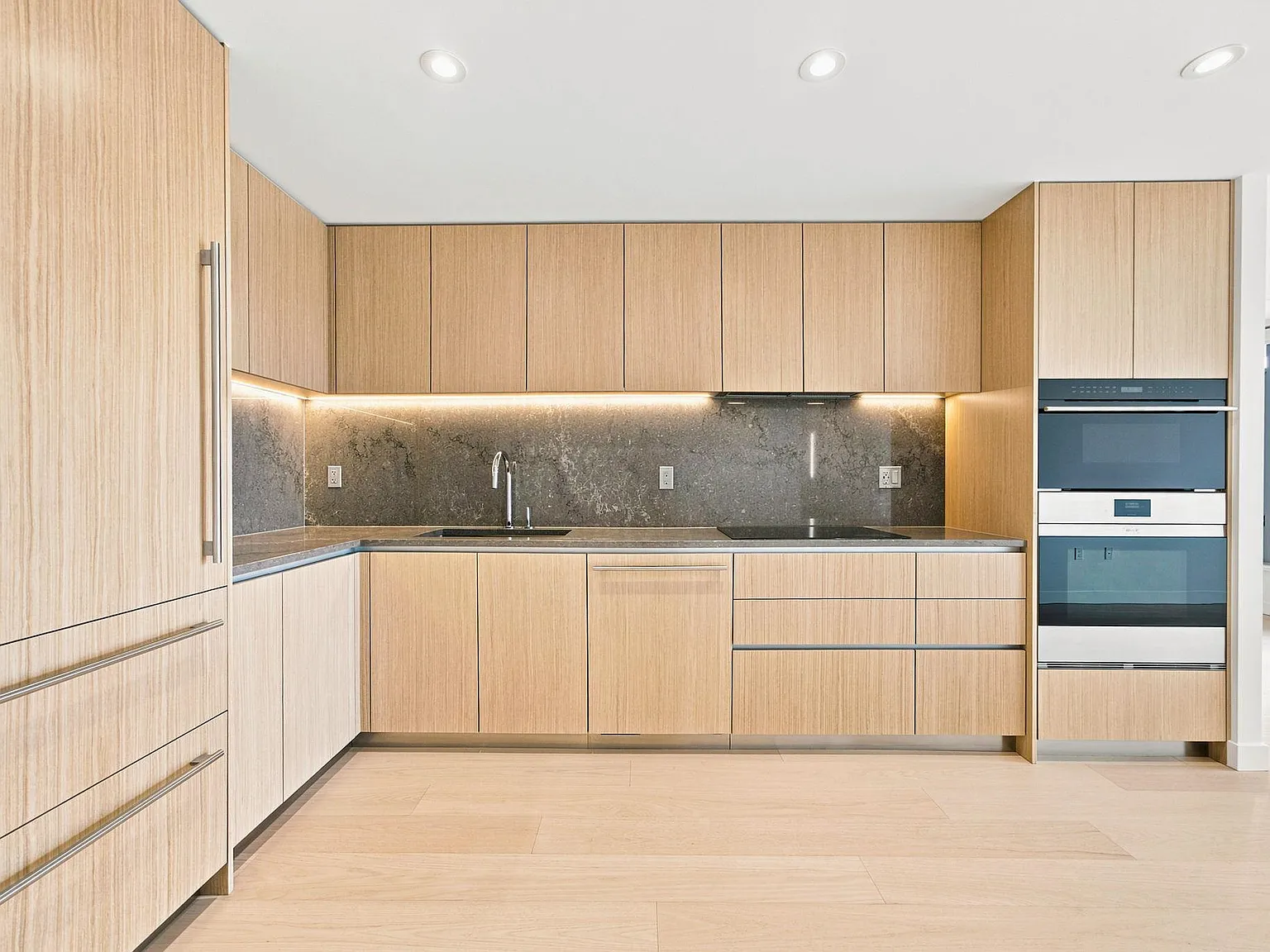 2 bed, 1059 sqft, $5,100 — Photo 2