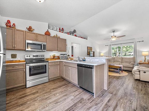 4th image of 543 N Rooks Ave