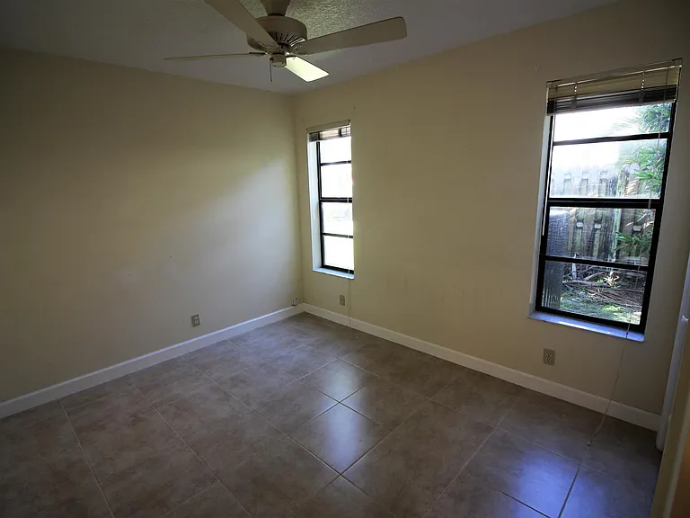 434 SW 15th Dr — Photo 18