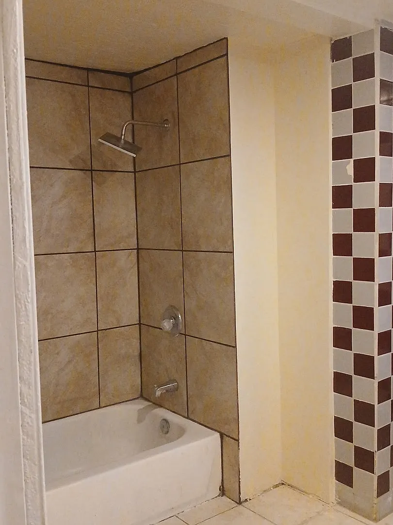 8 bed, 1890 sqft, $4,800 — Photo 2