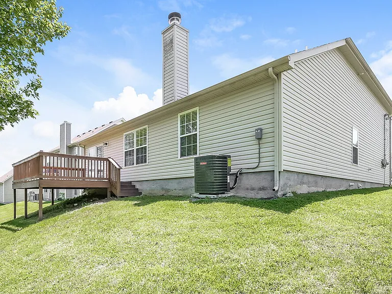 183 Lyndhurst Dr — Photo 17