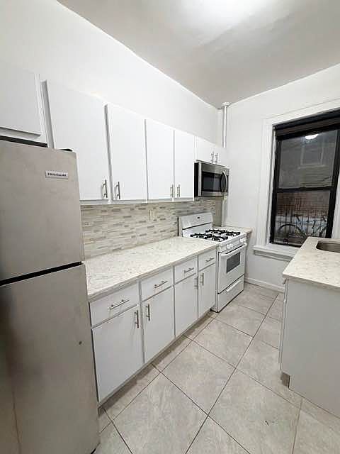 1st image of 450 Suydam St #4