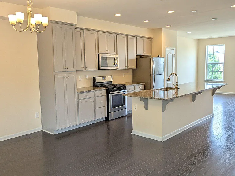 224 Jenny Dr — Photo 3