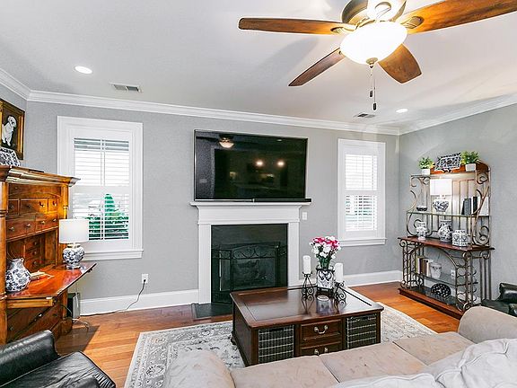 5th image of 107 Petunia Ct