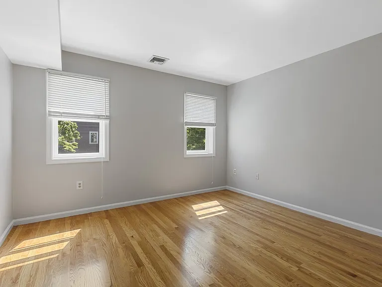 8 Locust Ln #4 — Photo 26