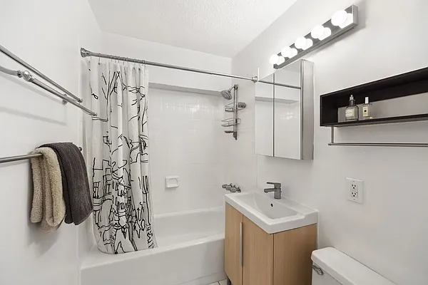 Rented by Compass | media 21