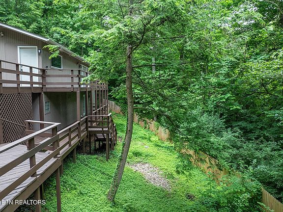 3rd image of 2504 Mont Glen Dr