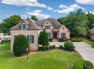2567 N Firewood Dr, Fayetteville, AR 72703