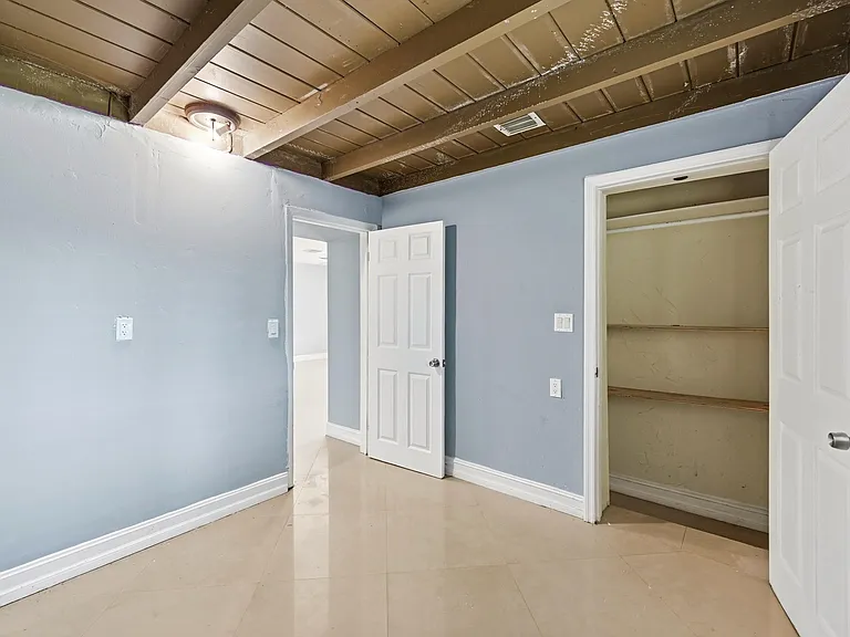 740 E Evanston Cir — Photo 36