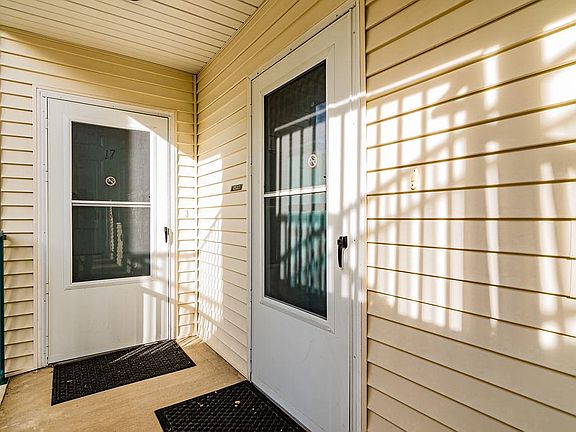 120SpringCreekCt#17Branson-2Entrance