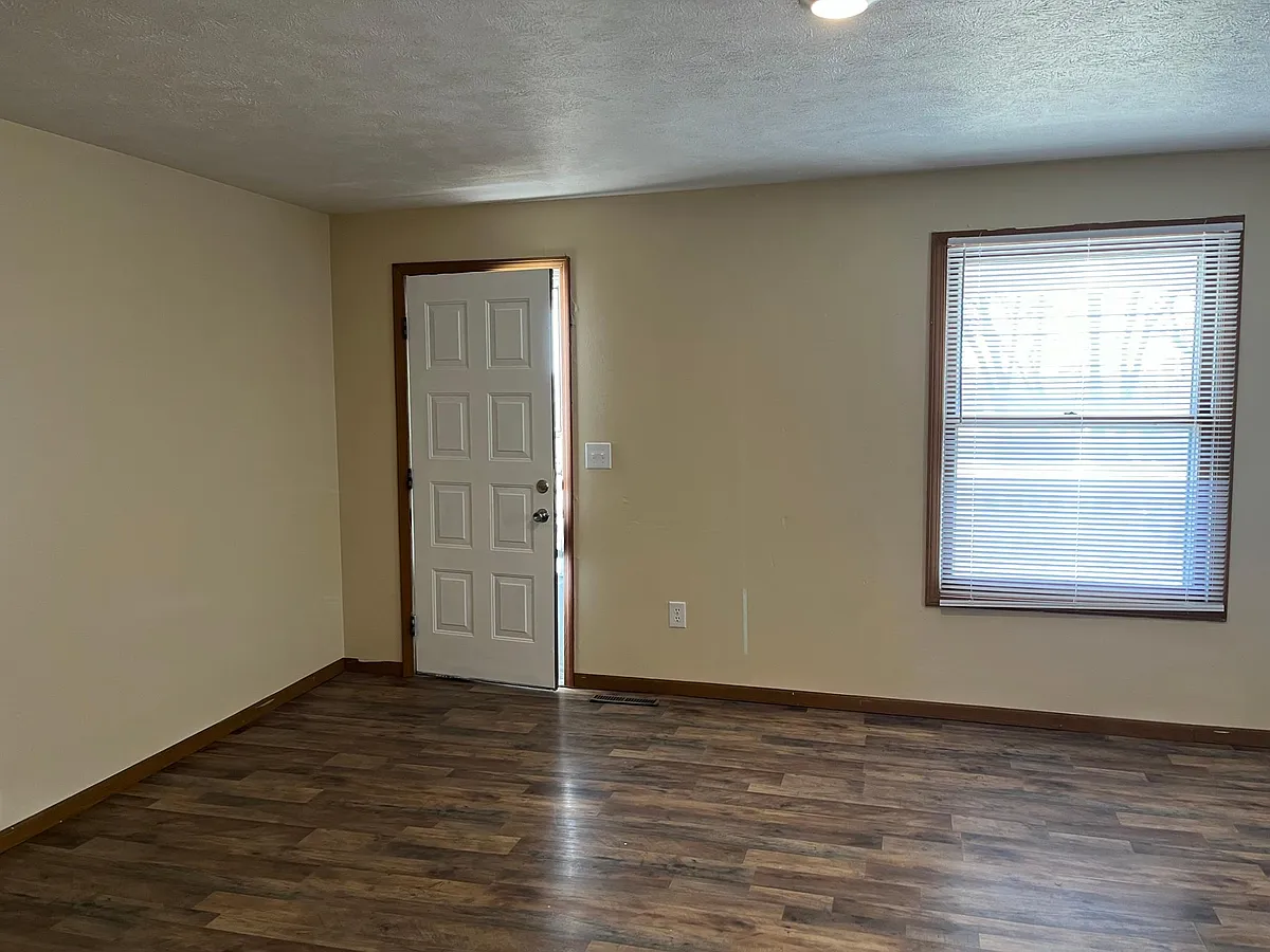 Building Photo - 813 W Poplar St #813