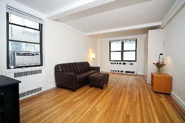 Rented by Bank Neary | media 1