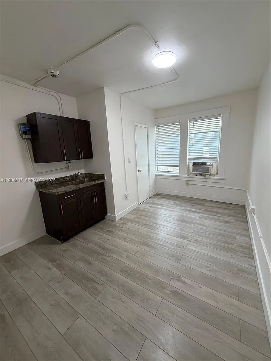 Building Photo - 967 SW 5th St #12A