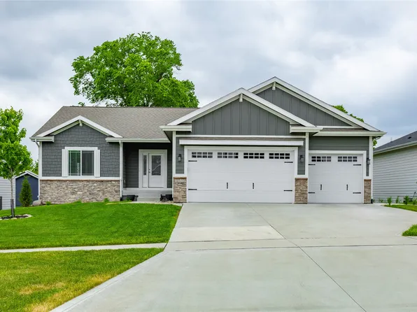 10922 Westport Dr, West Des Moines, IA 50266