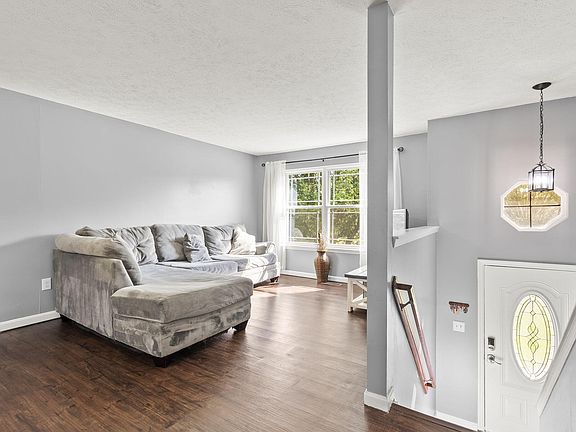 5th image of 380 Barley Cir
