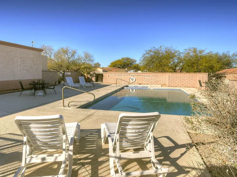1553 N Paseo La Tinaja — Photo 1