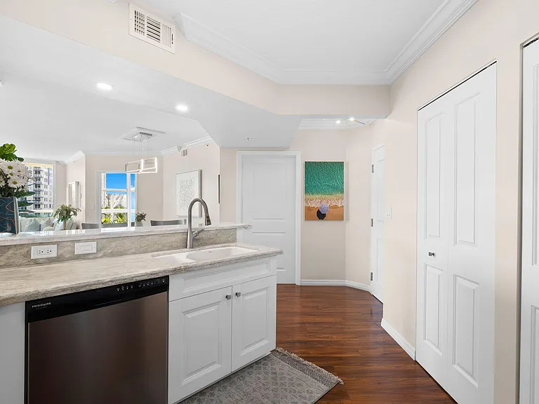 347 N New River Dr E #610 — Photo 3