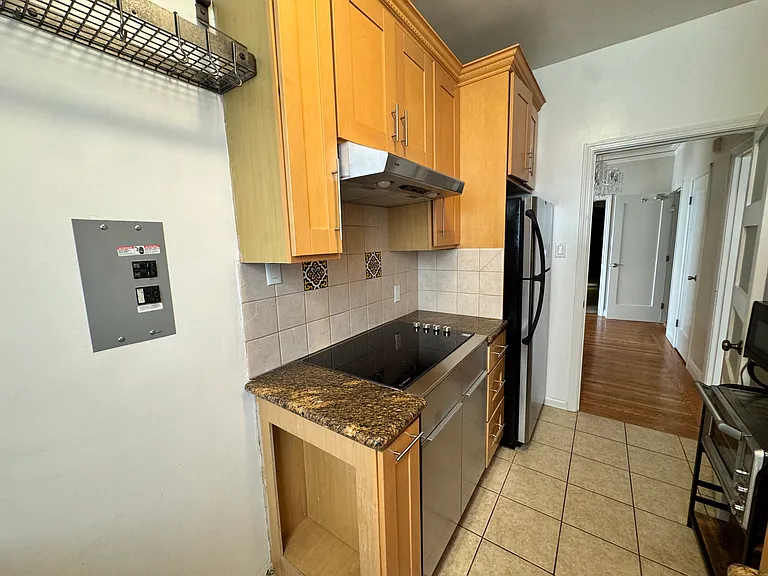 1890 Jefferson St — Photo 19