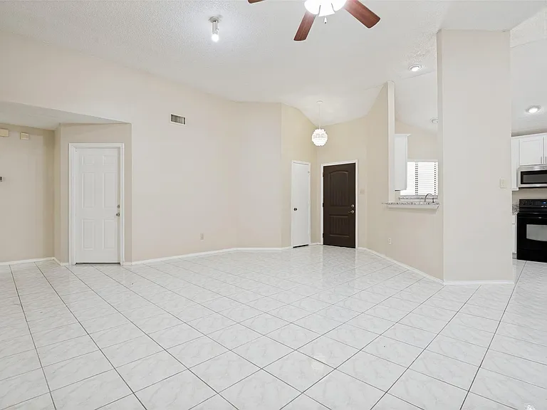 405 Myrtle Dr — Photo 4