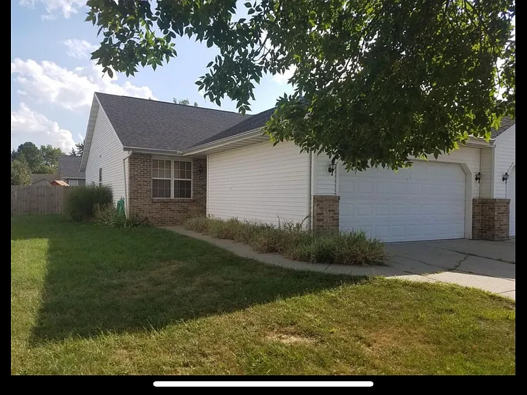 112 Eagle Ridge Dr — Photo 1