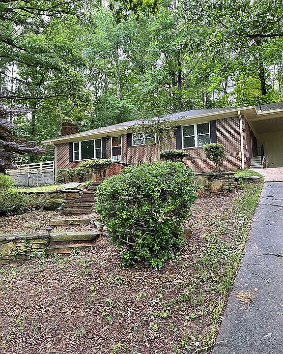 1st image of 647 Lakeshore Dr