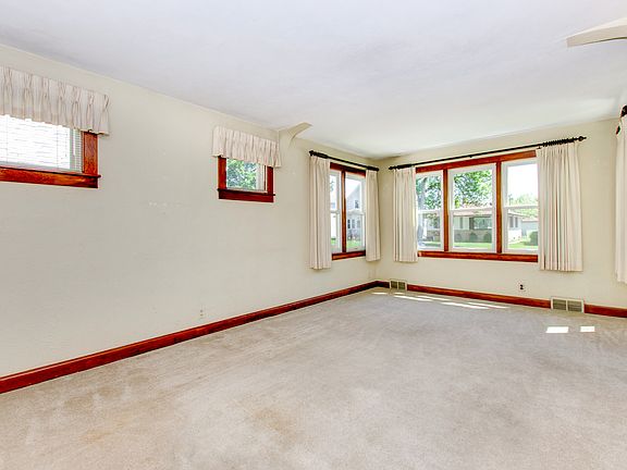 3rd image of 446 3rd Ave S