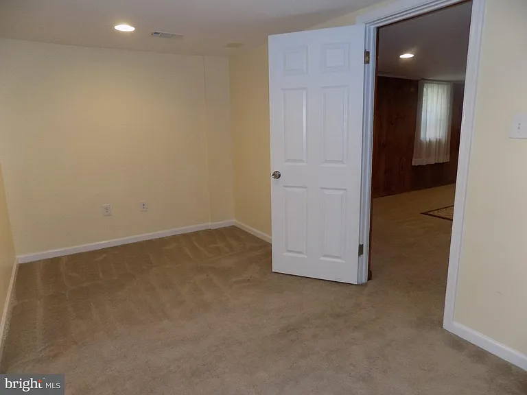 138 S Abingdon St — Photo 31