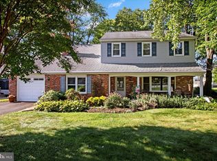 4 Tanglewood Dr, Langhorne, PA 19047