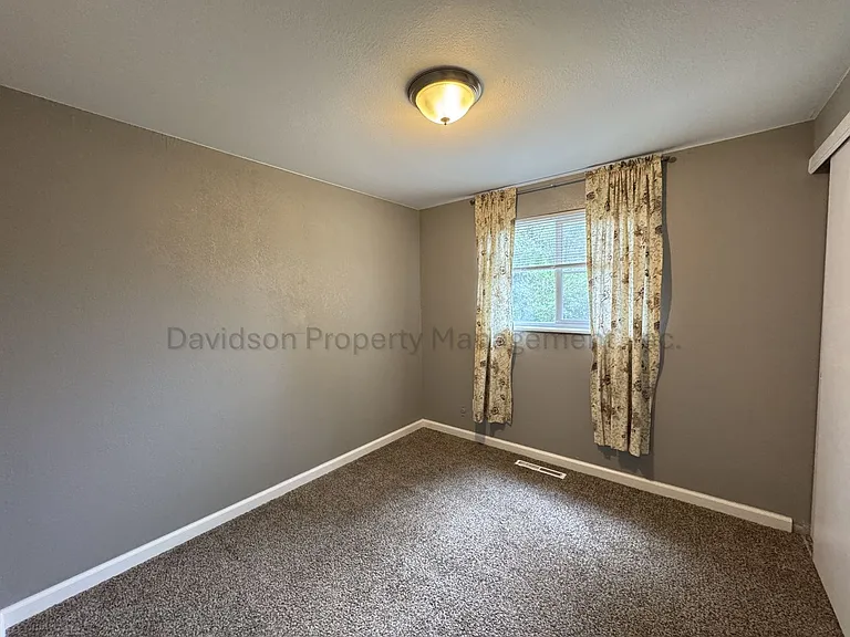 4470 Monica Dr — Photo 10