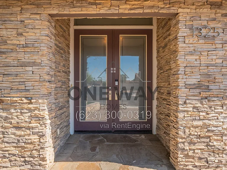 1325 W Lobo Ave — Photo 4