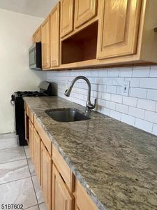 77 Pine Grove Ter, Newark, NJ, 07106