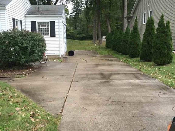 2nd image of 22804 Leewright Ave