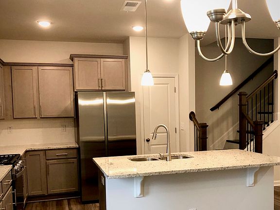 4th image of 922 Lampton Ct #922