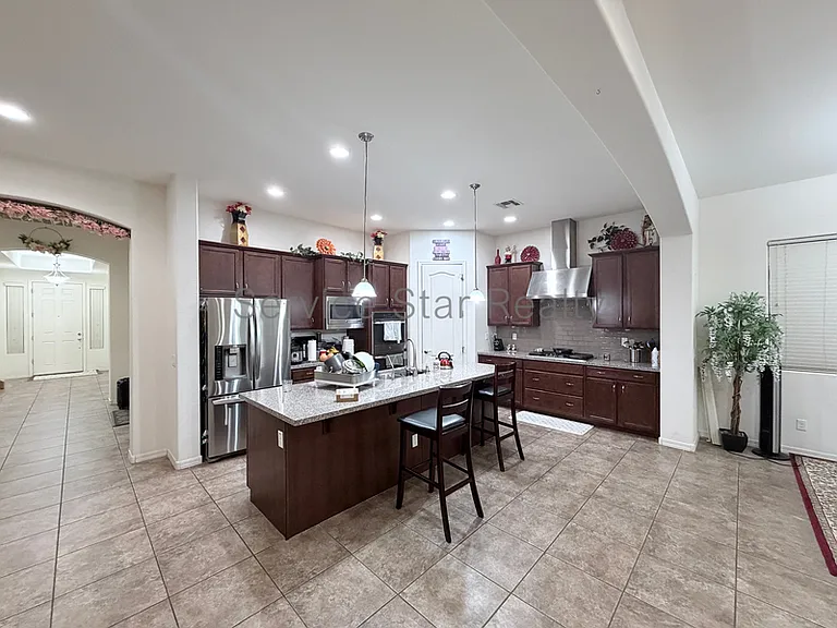 4123 E Zion Pl — Photo 2