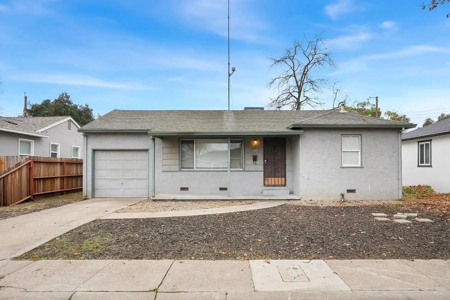 4540 Summit Way photo 1