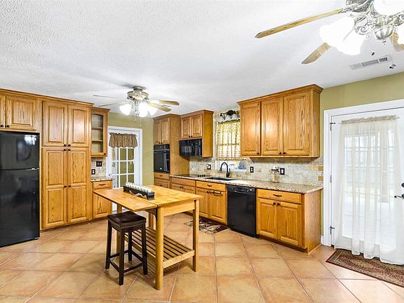4th image of 1440 Mimosa Ln