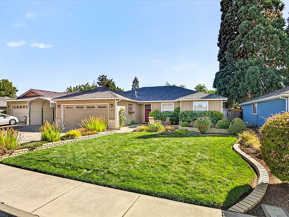 2nd image of 848 Forest Glen Dr