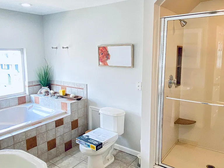 3rd floor full bath and shawer