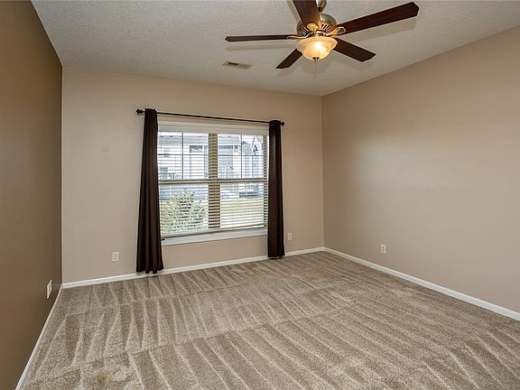 5th image of 2406 NE Oak Dr Unit 6