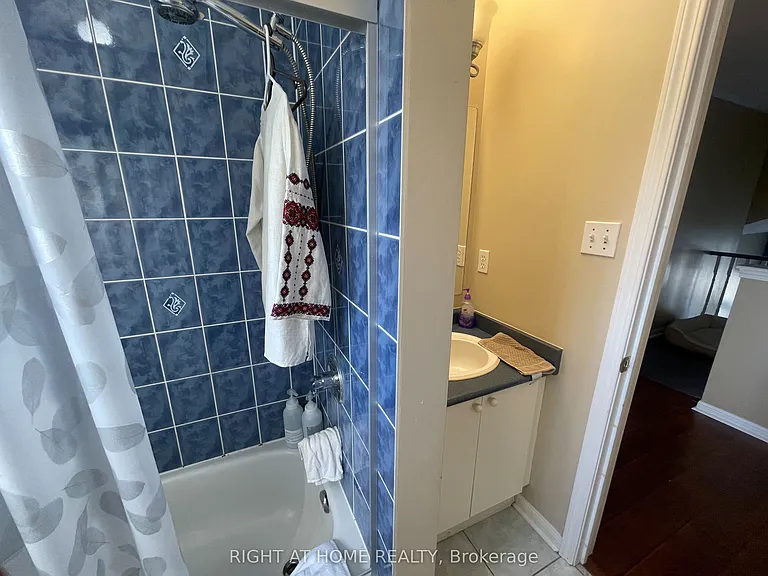 5654 Churchill Meadows Blvd — Photo 19
