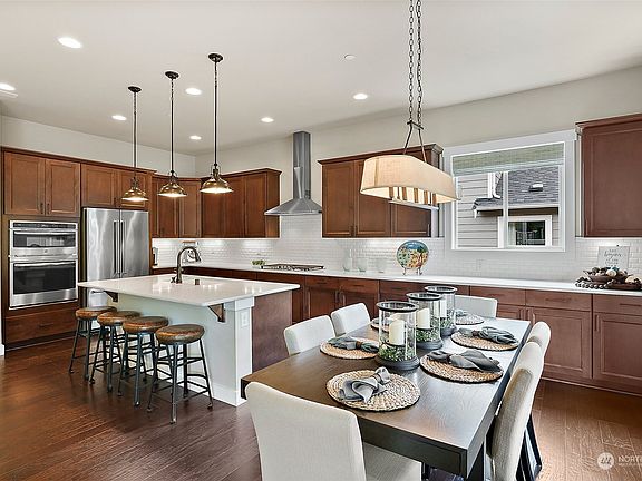 5th image of 2427 12th Street Pl SW